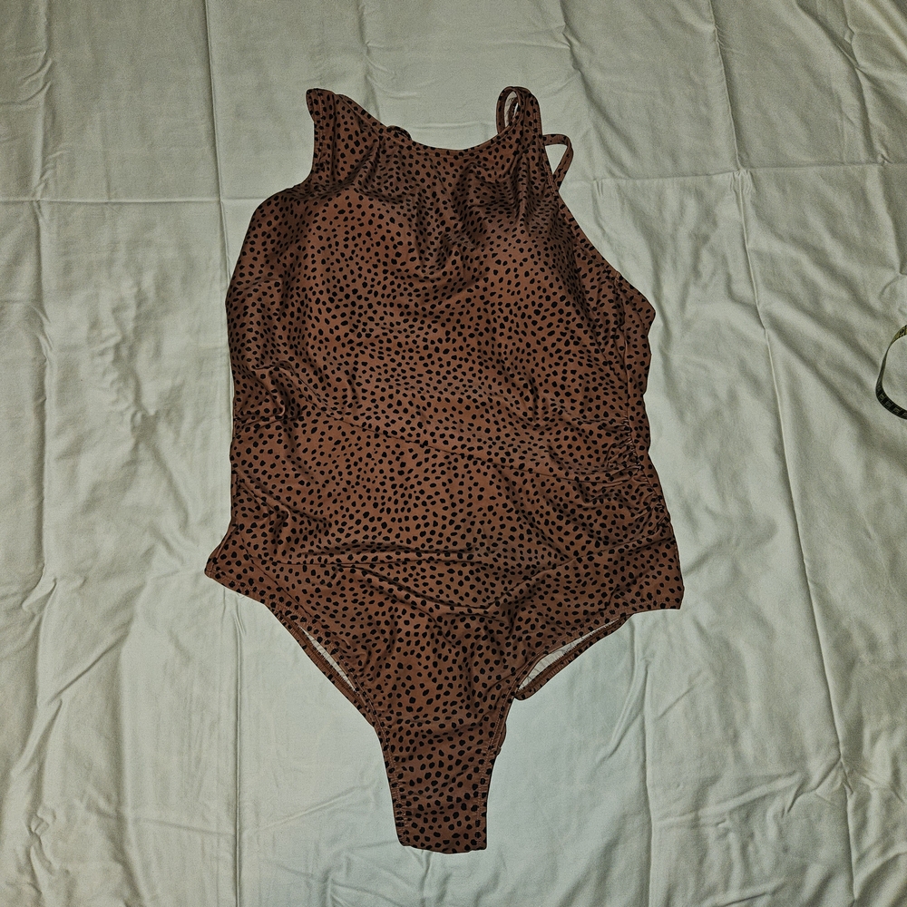 Animal Print Plus Size One-Piece Swimsuit With Built-in Bra Kona Sol Size 24